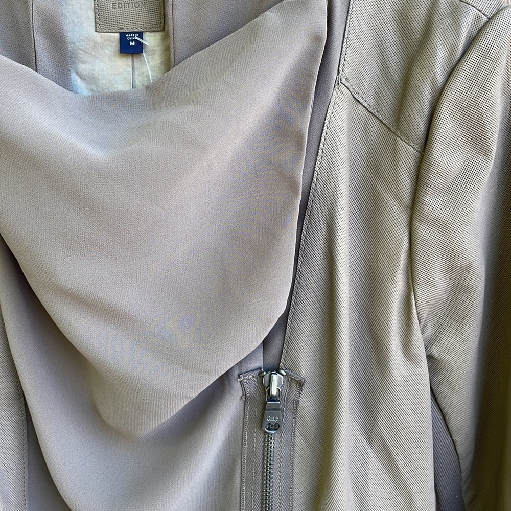 Gap NWT *Limited Edition* Jacket - Picture 7 of 10